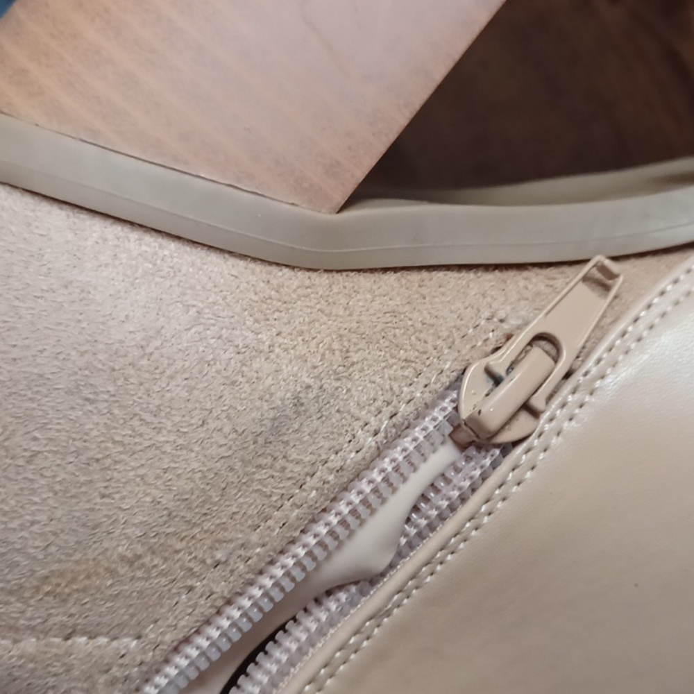Lulu's boots - Picture 12 of 15